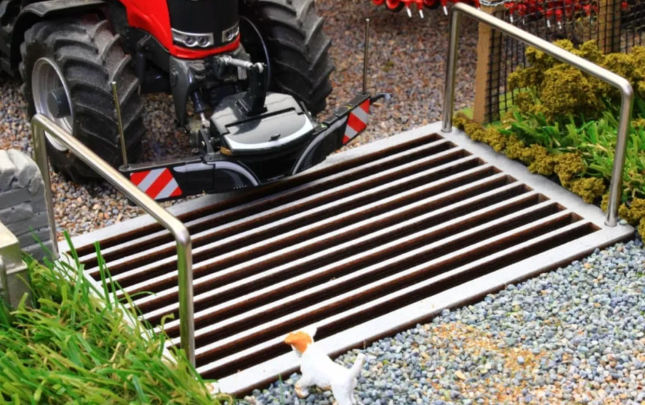 BRUSHWOOD TOYS BT3062 1:32 SCALE CATTLE GRID