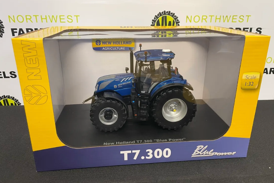 UNIVERSAL HOBBIES 6491 1:32 SCALE NEW HOLLAND T7.300 BLUE POWER TRACTOR