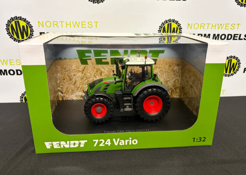 UNIVERSAL HOBBIES 5231 1:32 SCALE FENDT 724 VARIO TRACTOR