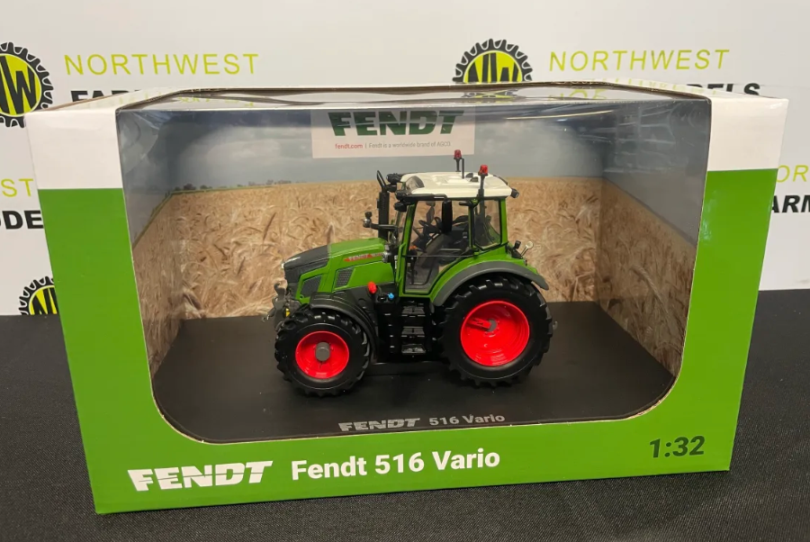 UNIVERSAL HOBBIES 6740 1:32 SCALE FENDT 516 VARIO 4WD TRACTOR