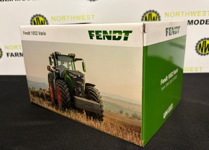 UNIVERSAL HOBBIES 6851 1:32 SCALE FENDT 1052 VARIO TRACTOR