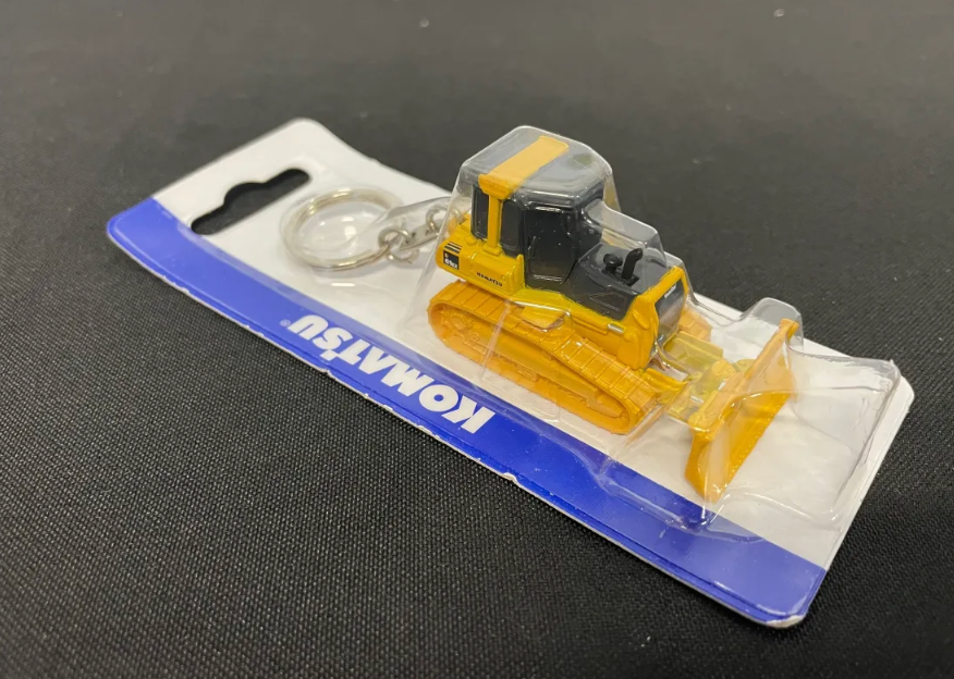 UNIVERSAL HOBBIES 5524 KOMATSU D61EX KEYRING