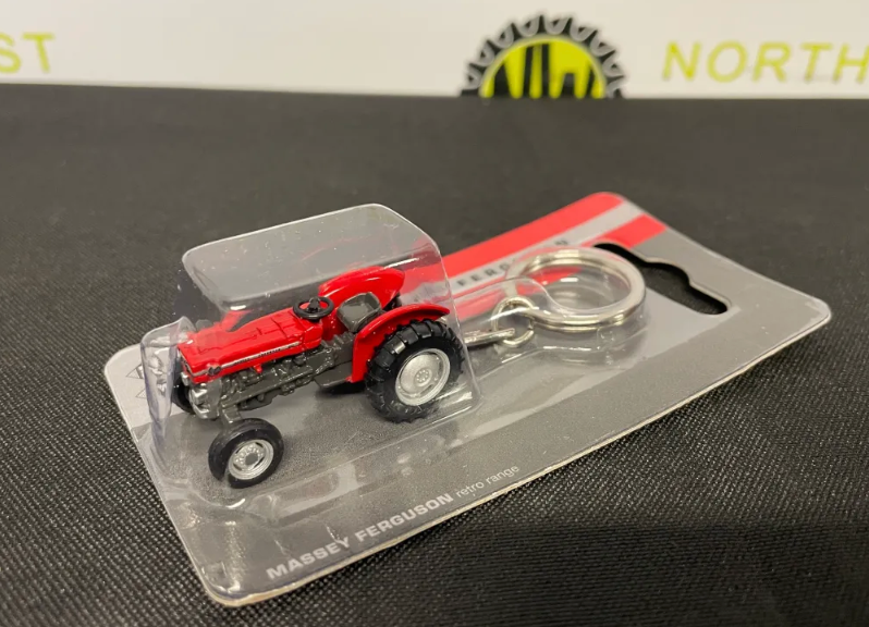 UNIVESAL HOBBIES 5566 MASSEY FERGUSON 135 KEYRING