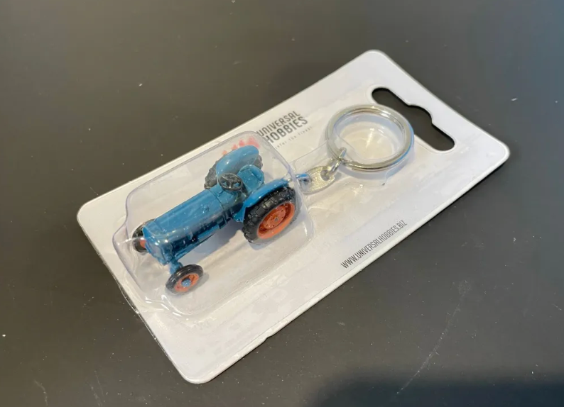 UNIVERSAL HOBBIES 5569 FORDSON MAJOR KEYRING