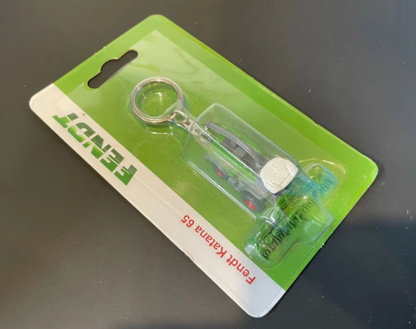 UNIVERSAL HOBBIES 5847 FENDT KATANA 65 KEYRING