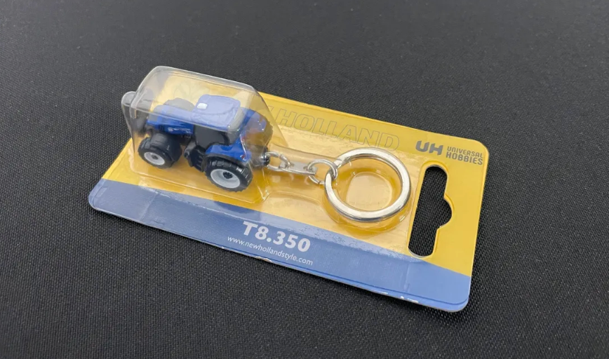 UNIVERSAL HOBBIES 5862 NEW HOLLAND T8.350 KEYRING