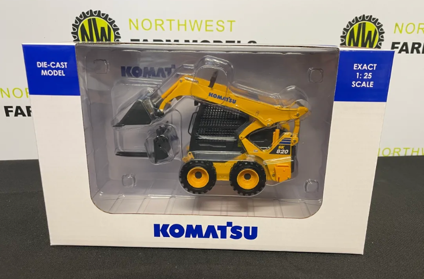 UNIVERSAL HOBBIES 8177 1:25 SCALE KOMATSU SK820 WITH BUCKET AND PALLET FORKS