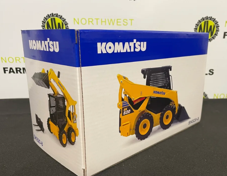UNIVERSAL HOBBIES 8177 1:25 SCALE KOMATSU SK820 WITH BUCKET AND PALLET FORKS