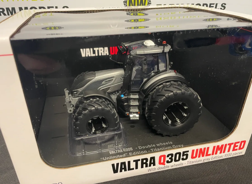 UNIVERSAL HOBBIES 6733 1:32 SCALE VALTRA Q305 DUAL WHEELS TITANIUM GREY LIMITED EDITION