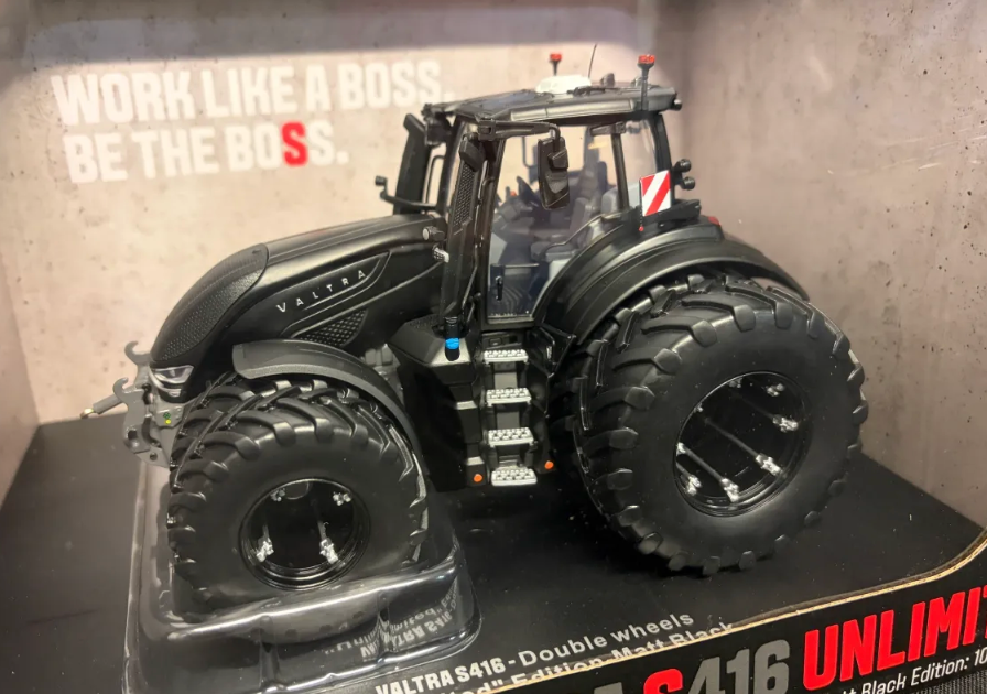 UNIVERSAL HOBBIES 6819 1:32 SCALE VALTRA S416 UNLIMITED MATT BLACK EDITION