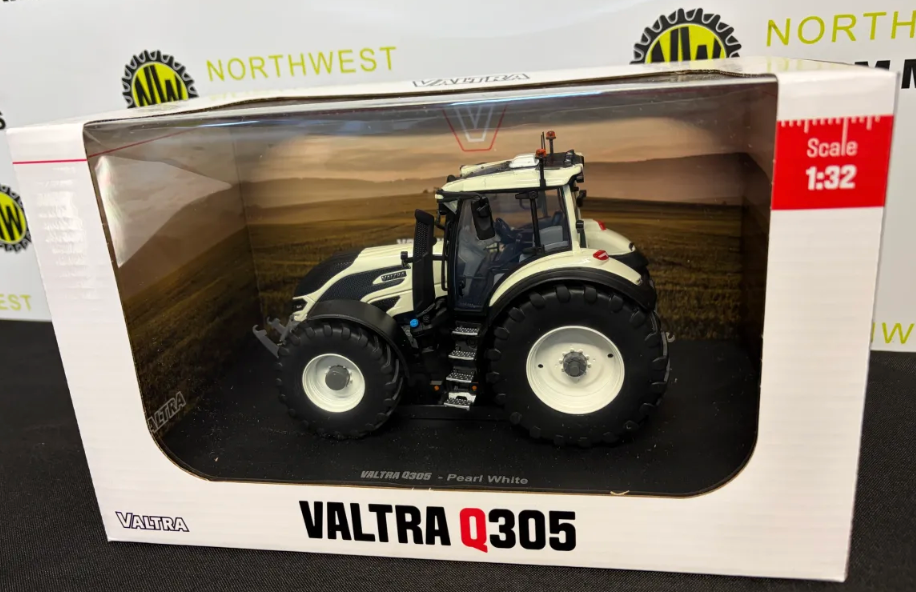 UNIVERSAL HOBBIES 6469 1:32 SCALE VALTRA Q305 PEARL WHITE LIMITED EDITION