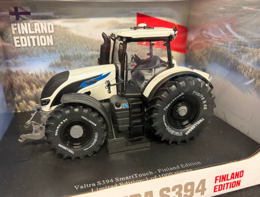UNIVERSAL HOBBIES 5319 1:32 SCALE VALTRA S394 FINLAND EDITION LIMITED