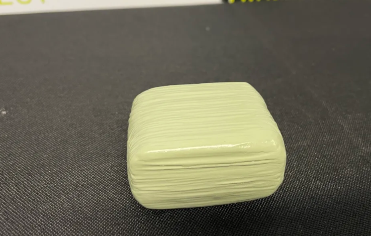 UNIVERSAL HOBBIES 6881 1:32 SCALE 20 SQUARE SILAGE BALES (WRAPPED GREEN)