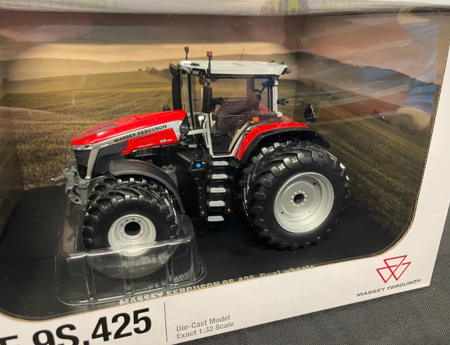 UNIVERSAL HOBBIES 6653 1:32 SCALE MASSEY FERGUSON 9S.425 WITH DUAL WHEELS