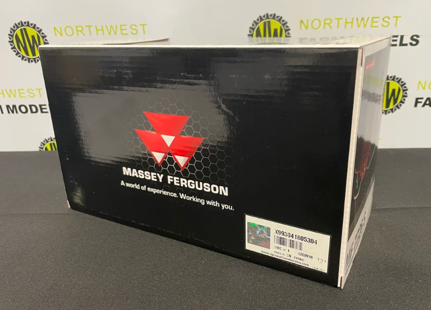 UNIVERSAL HOBBIES 5304 1:32 SCALE MASSEY FERGUSON 7726S TRACTOR