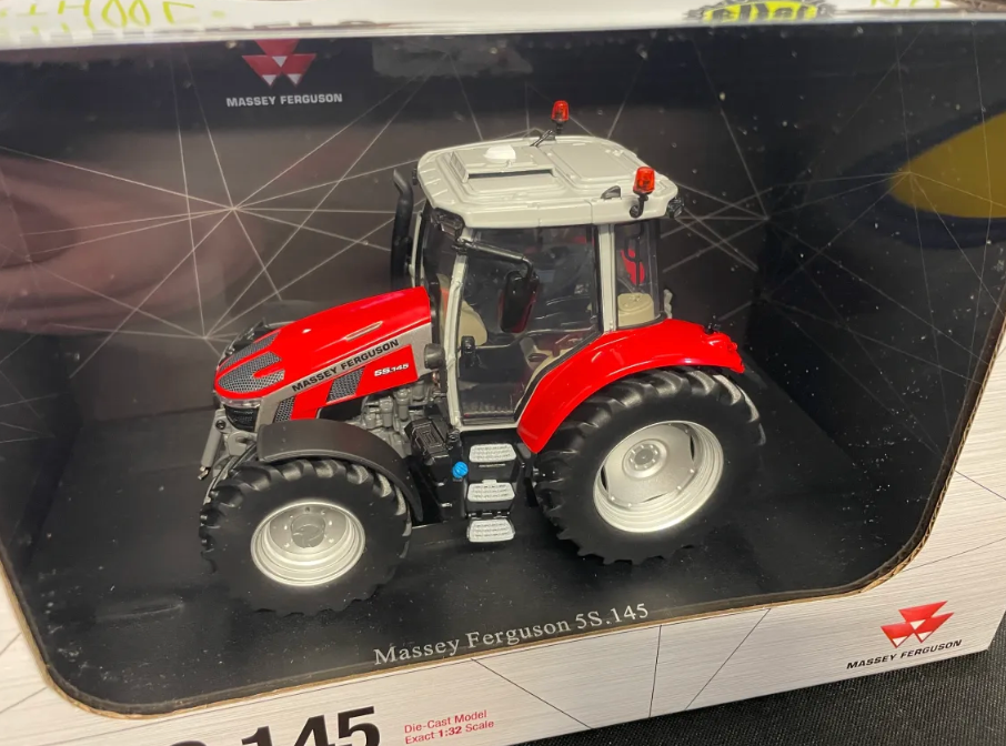 UNIVERSAL HOBBIES 6304 1:32 SCALE MASSEY FERGUSON 5S.145 TRACTOR