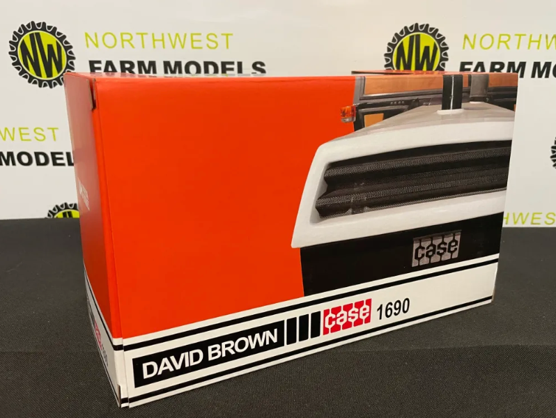 UNIVERSAL HOBBIES 6753 1:32 SCALE DAVID BROWN 1690 4WD 1979-1983