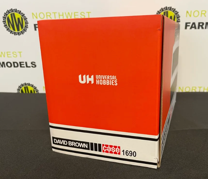 UNIVERSAL HOBBIES 6754 1:32 SCALE DAVID BROWN 1690 2WD (1979) TRACTOR