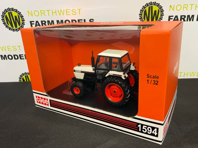 UNIVERSAL HOBBIES 5361 1:32 SCALE CASE IH 1594 2WD TRACTOR 1983-1985
