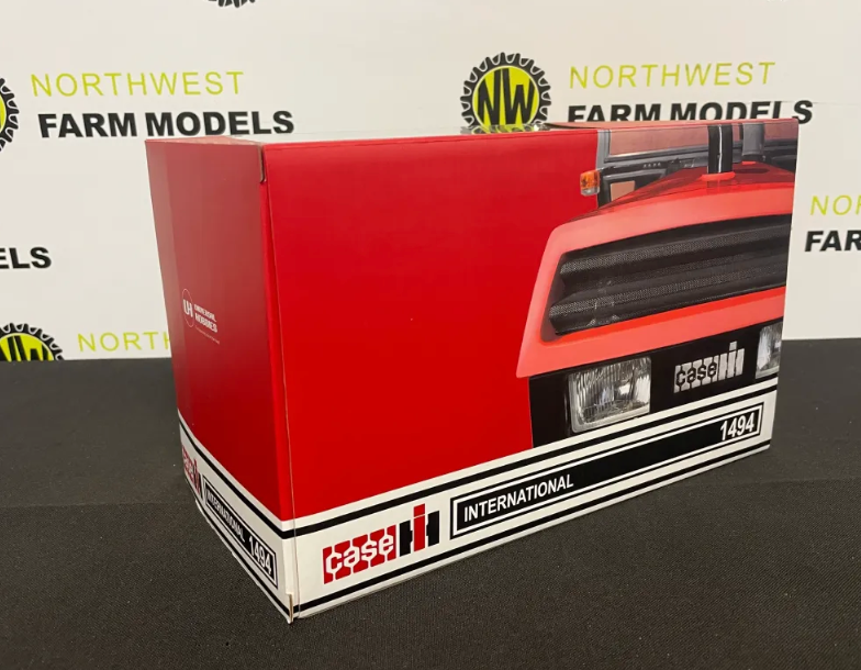 UNIVERSAL HOBBIES 6210 1:32 SCALE CASE IH INTERNATIONAL 1494 4WD TRACTOR