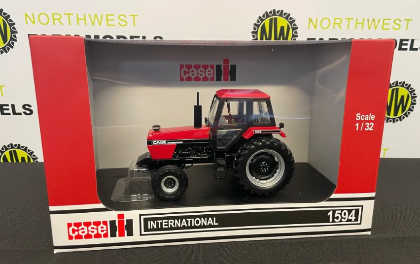 UNIVERSAL HOBBIES 6759 1:32 SCALE CASE IH 1594 2WD (1985) TRACTOR