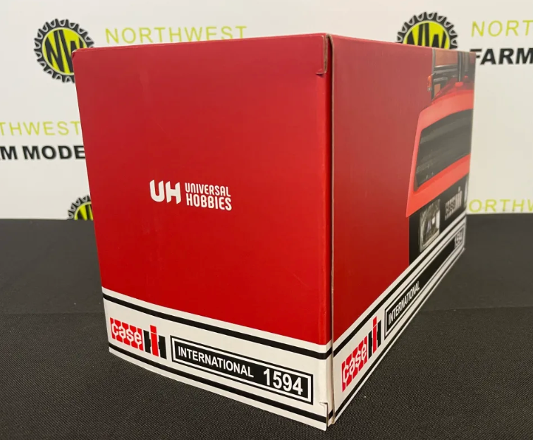 UNIVERSAL HOBBIES 6759 1:32 SCALE CASE IH 1594 2WD (1985) TRACTOR