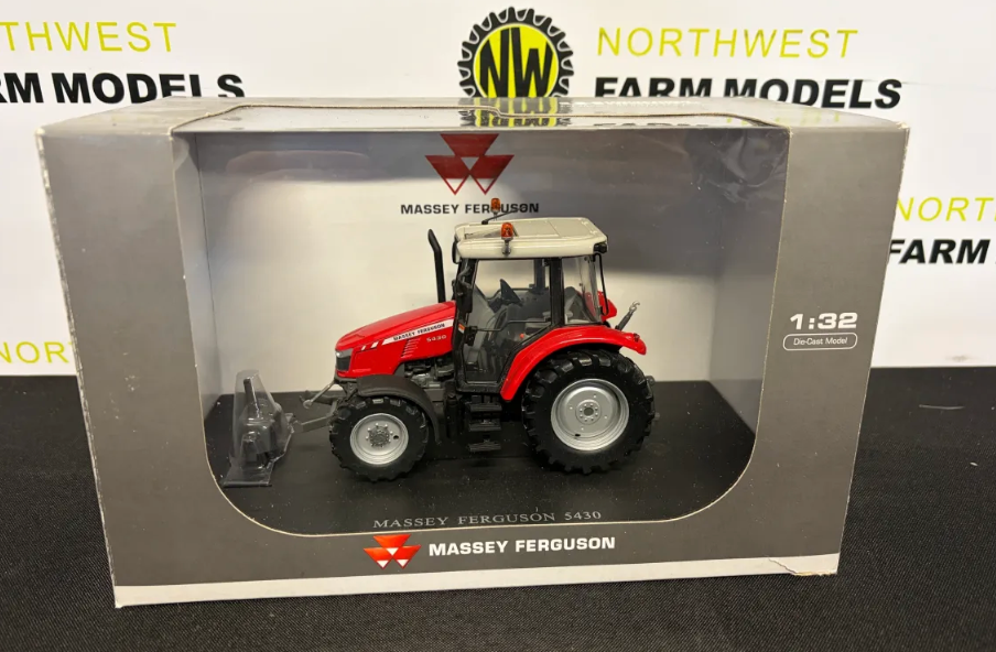 UNIVERSAL HOBBIES 2966 1:32 SCALE MASSEY FERGUSON 5430 TRACTOR