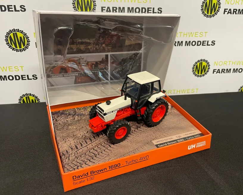 UNIVERSAL HOBBIES 6755 1:32 SCALE DAVID BROWN 1690 TURBO 4WD LIMITED EDITION