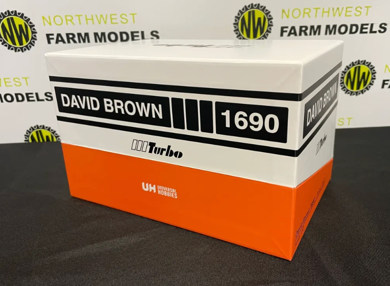 UNIVERSAL HOBBIES 6755 1:32 SCALE DAVID BROWN 1690 TURBO 4WD LIMITED EDITION