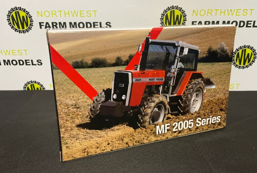 UNIVERSAL HOBBIES 6371 1:32 SCALE MASSEY FERGUSON 2725 LIMITED EDITION