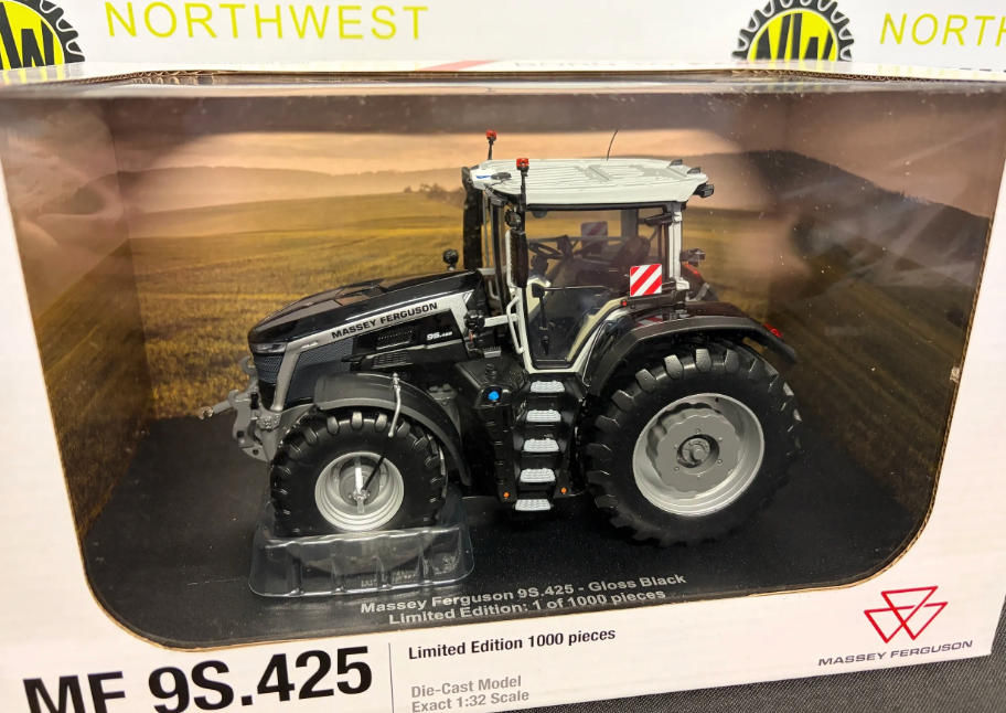 UNIVERSAL HOBBIES 6629 1:32 SCALE MASSEY FERGUSON 9S.425 BLACK EDITION