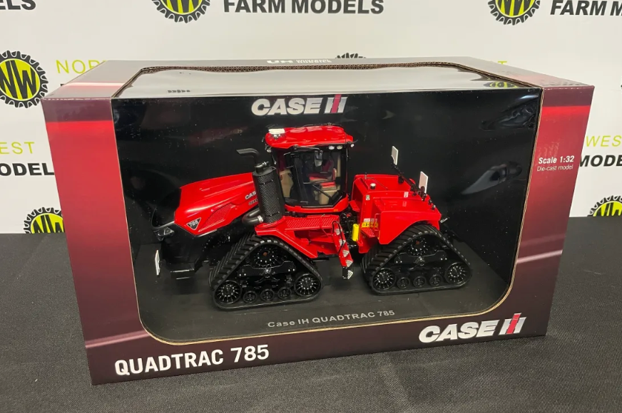 UNIVERSAL HOBBIES 6821 1:32 SCALE CASE QUADTRAC 785 TRACTOR
