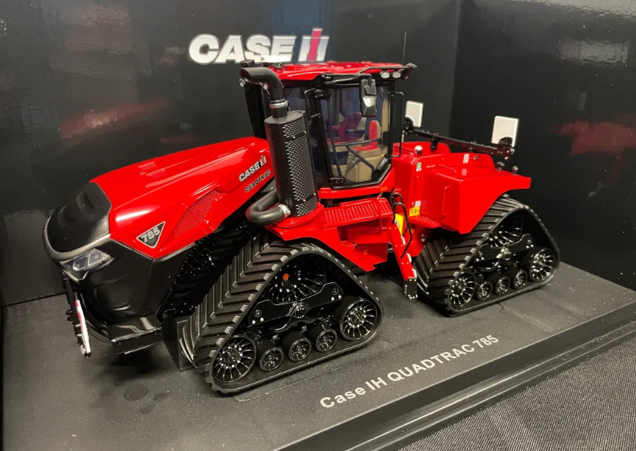 UNIVERSAL HOBBIES 6821 1:32 SCALE CASE QUADTRAC 785 TRACTOR