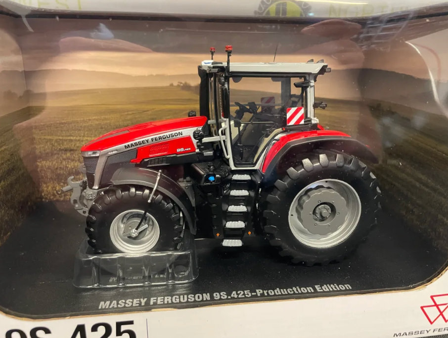 UNIVERSAL HOBBIES 6710 1:32 SCALE MASSEY FERGUSON 9S.425 "PRODUCTION VERSION"