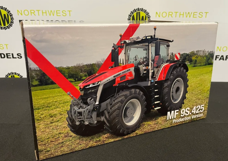 UNIVERSAL HOBBIES 6710 1:32 SCALE MASSEY FERGUSON 9S.425 "PRODUCTION VERSION"
