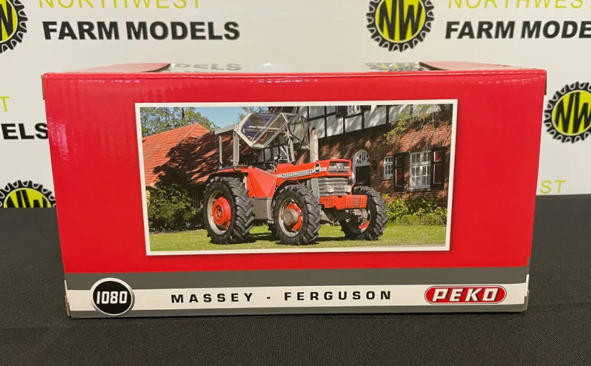 UNIVERSAL HOBBIES 6481 1:32 SCALE MASSEY FERGUSON 1080 WITH PEKO CAB