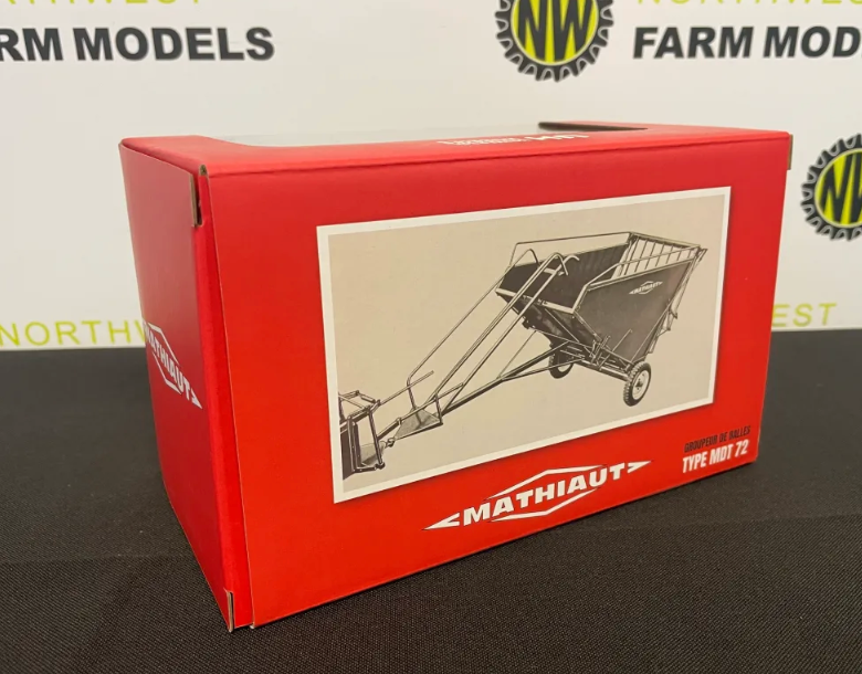 UNIVERSAL HOBBIES 6722 1:32 SCALE MATHIAUT MTD 72 BALE CHASE TRAILER