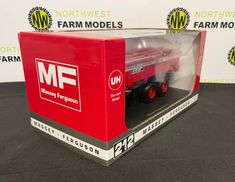 UNIVERSAL HOBBIES 5353 1:32 SCALE MASSEY FERGUSON 212 TRAILER