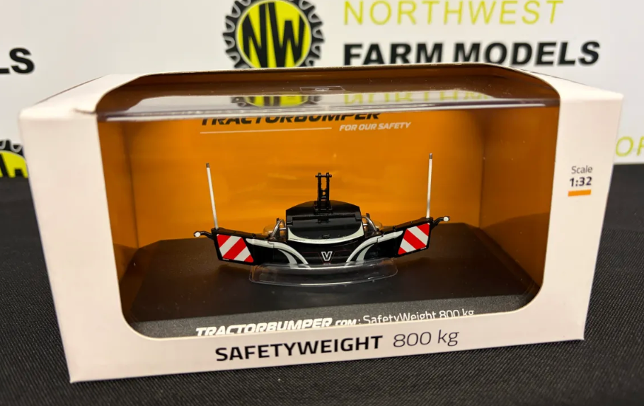 UNIVERSAL HOBBIES 6896 1:32 SCALE VALTRA AGRIBUMPER 800KG FRONT WEIGHT
