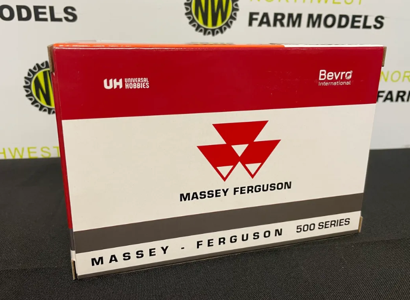 UNIVERSAL HOBBIES 6701 1:32 SCALE MASSEY FERGUSON 575 4WD TRACTOR