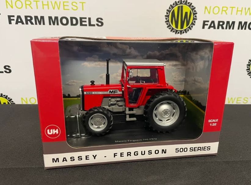 UNIVERSAL HOBBIES 6764 1:32 SCALE MASSEY FERGUSON 590 4WD TRACTOR