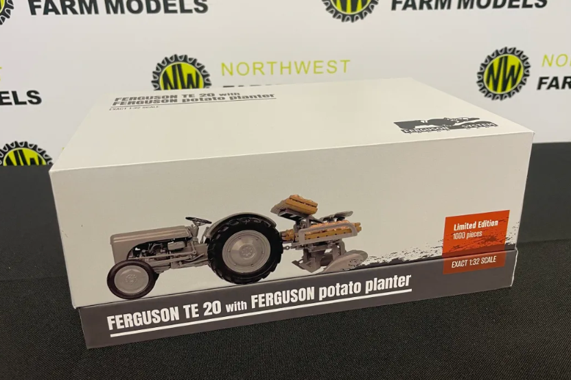 UNIVERSAL HOBBIES 7127 1:32 SCALE FERGUSON TE20 WITH POTATO PLANTER