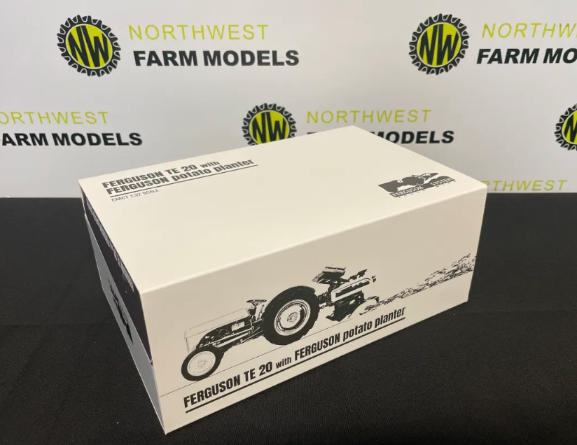 UNIVERSAL HOBBIES 7127 1:32 SCALE FERGUSON TE20 WITH POTATO PLANTER