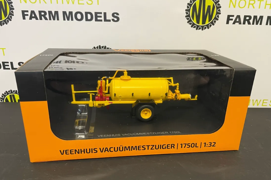 UNIVERSAL HOBBIES 6498 1:32 SCALE VEENHUIS SLURRY TANKER 1750L LIMITED EDITION