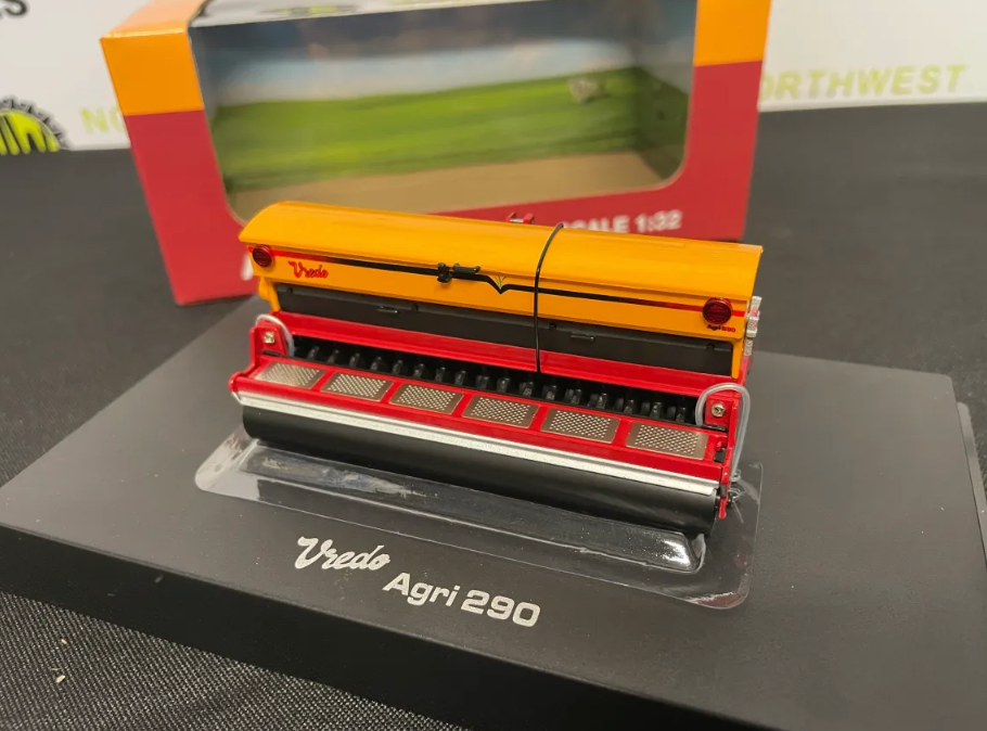 UNIVERSAL HOBBIES 6487 1:32 SCALE VREDO AGRI 290 LIMITED EDITION