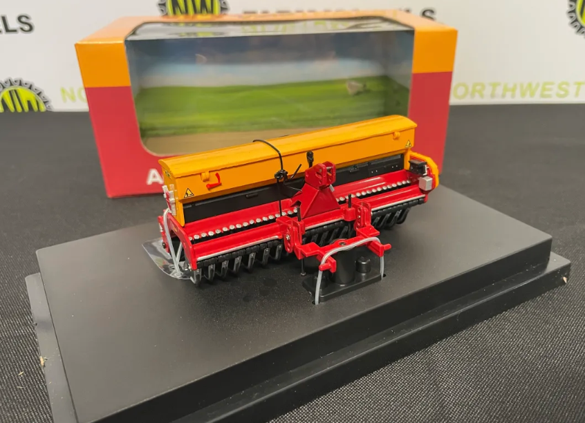 UNIVERSAL HOBBIES 6487 1:32 SCALE VREDO AGRI 290 LIMITED EDITION