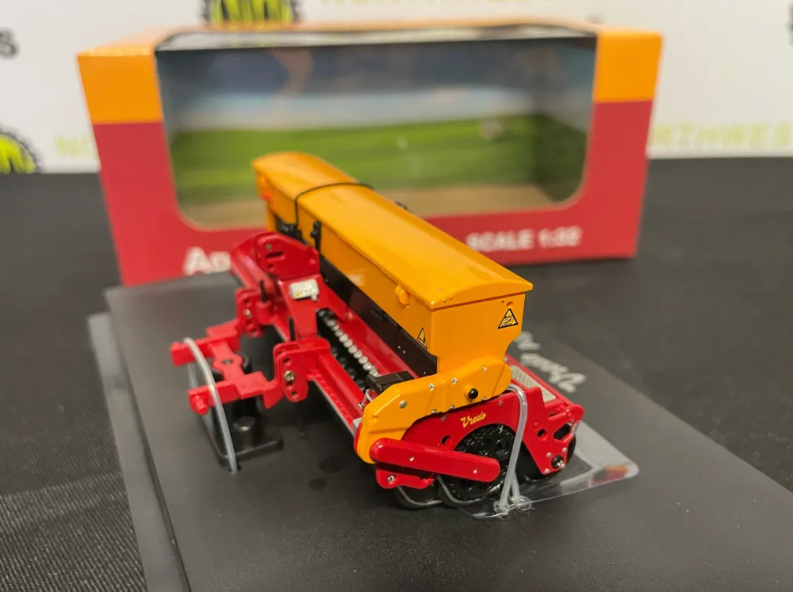 UNIVERSAL HOBBIES 6487 1:32 SCALE VREDO AGRI 290 LIMITED EDITION