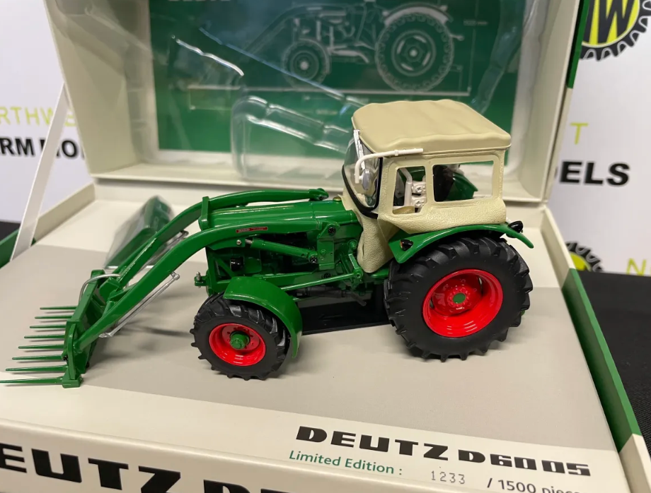 UNIVERSAL HOBBIES 6200 1:32 SCALE DEUTZ D6005 WTH FRONT LOADER AND CAB