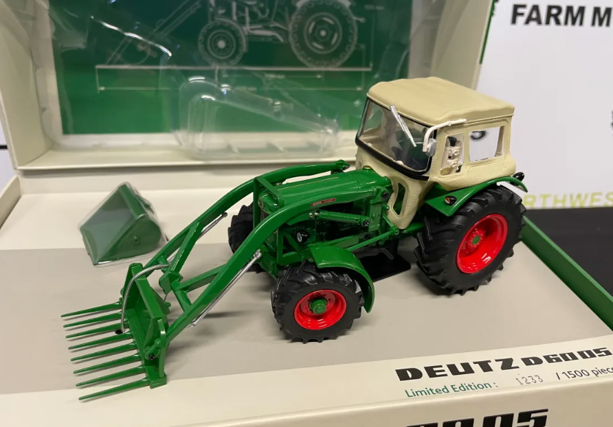 UNIVERSAL HOBBIES 6200 1:32 SCALE DEUTZ D6005 WTH FRONT LOADER AND CAB