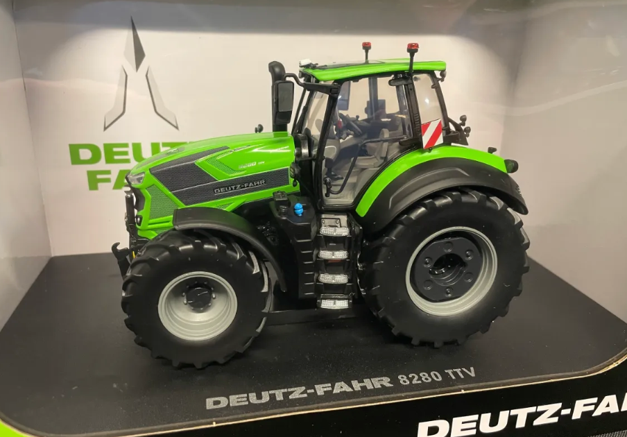 UNIVERSAL HOBBIES 6606 1:32 SCALE DEUTZ-FAHR 8280 TTV TRACTOR